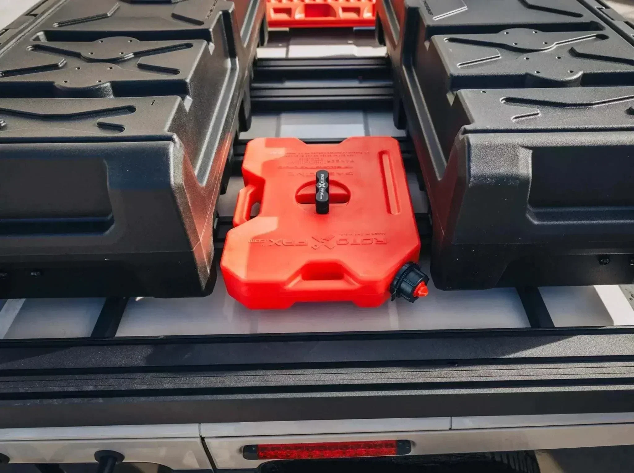 Grenadier Roof Rack: 3/4 - Image 17