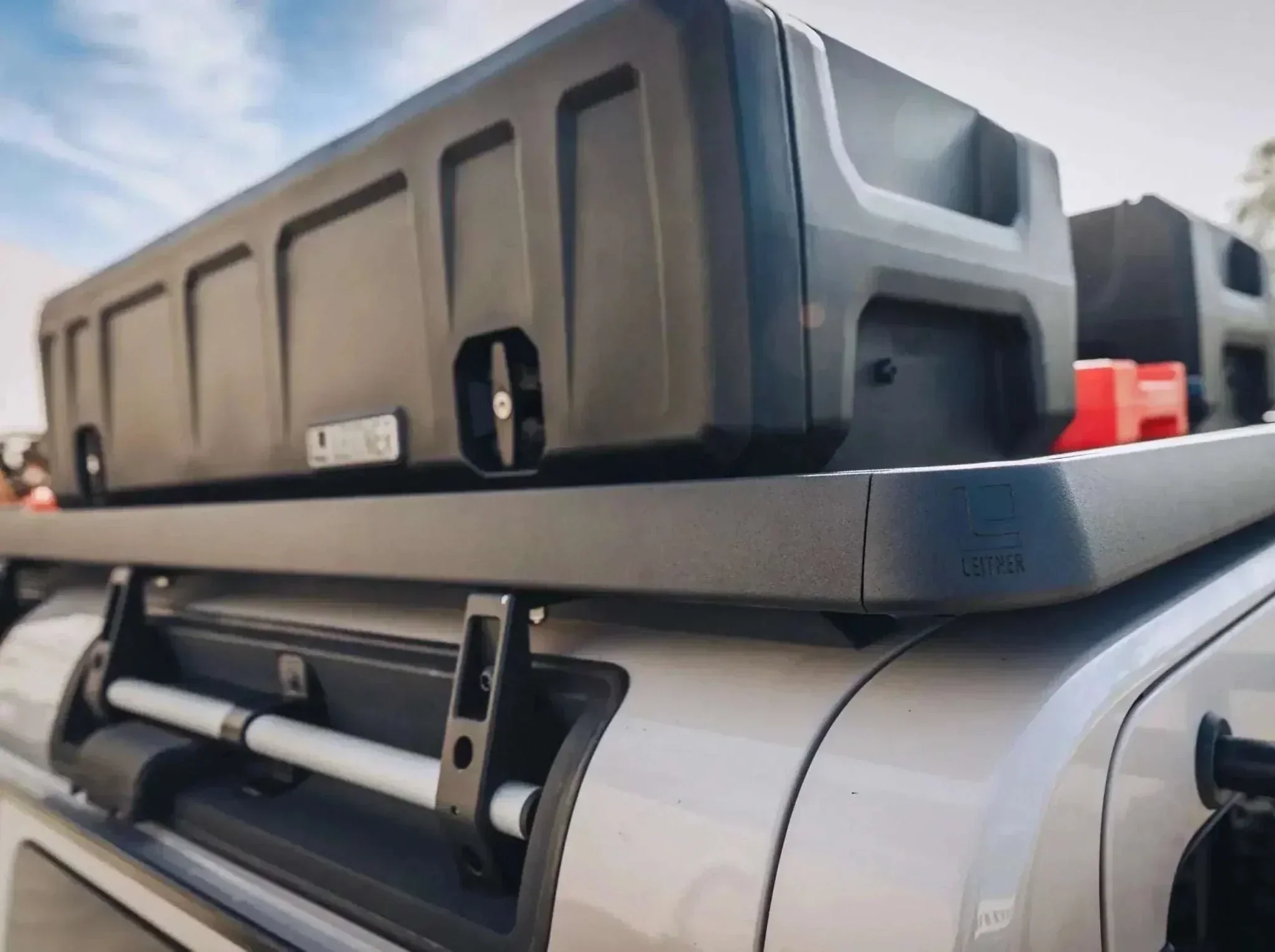 Grenadier Roof Rack: 3/4 - Image 18
