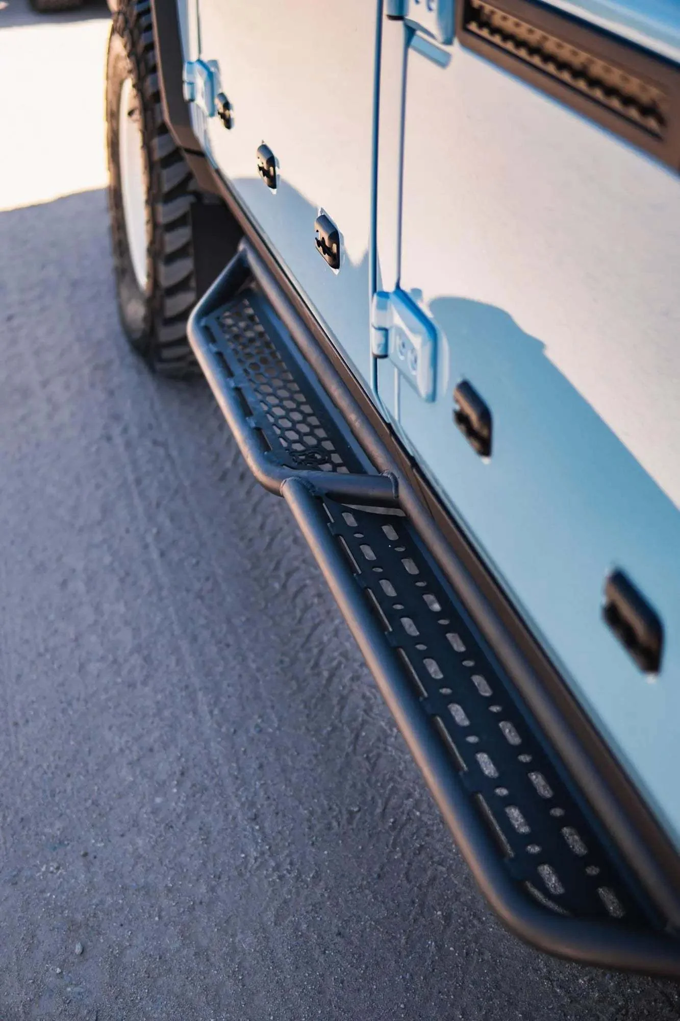 Grenadier Side Steps / Rock Sliders : Tubular - Image 13