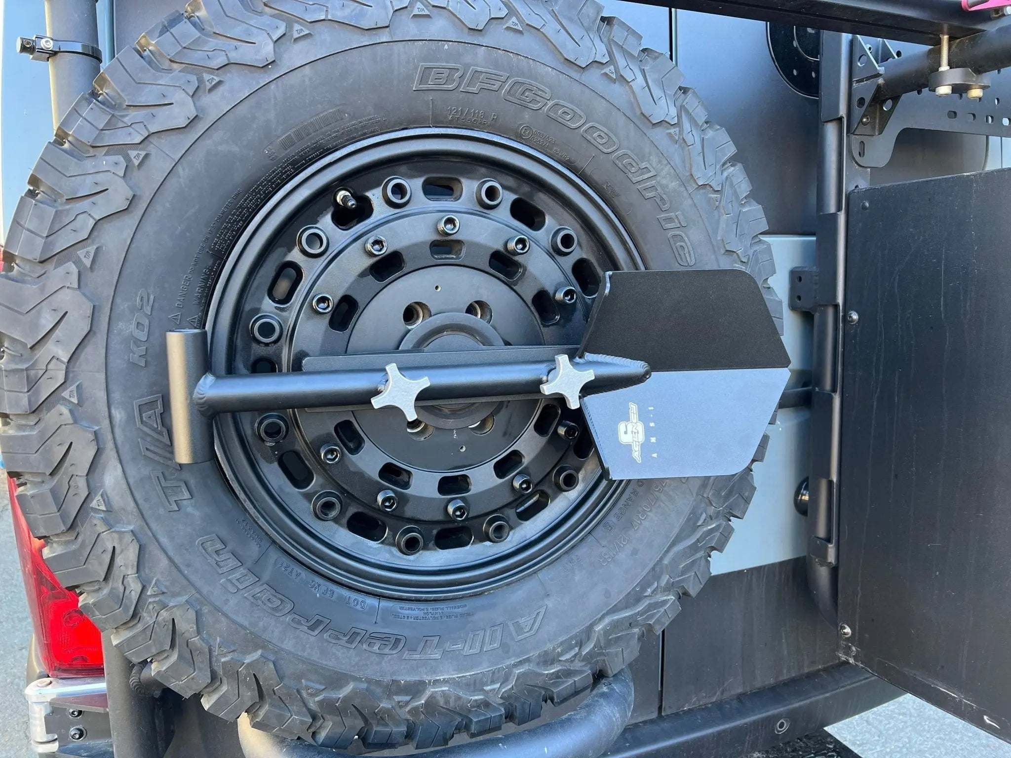 Shovel / Rotopax Mount : Expedition Handle 2.0 for Ladder / Tire Carrier - Image 13