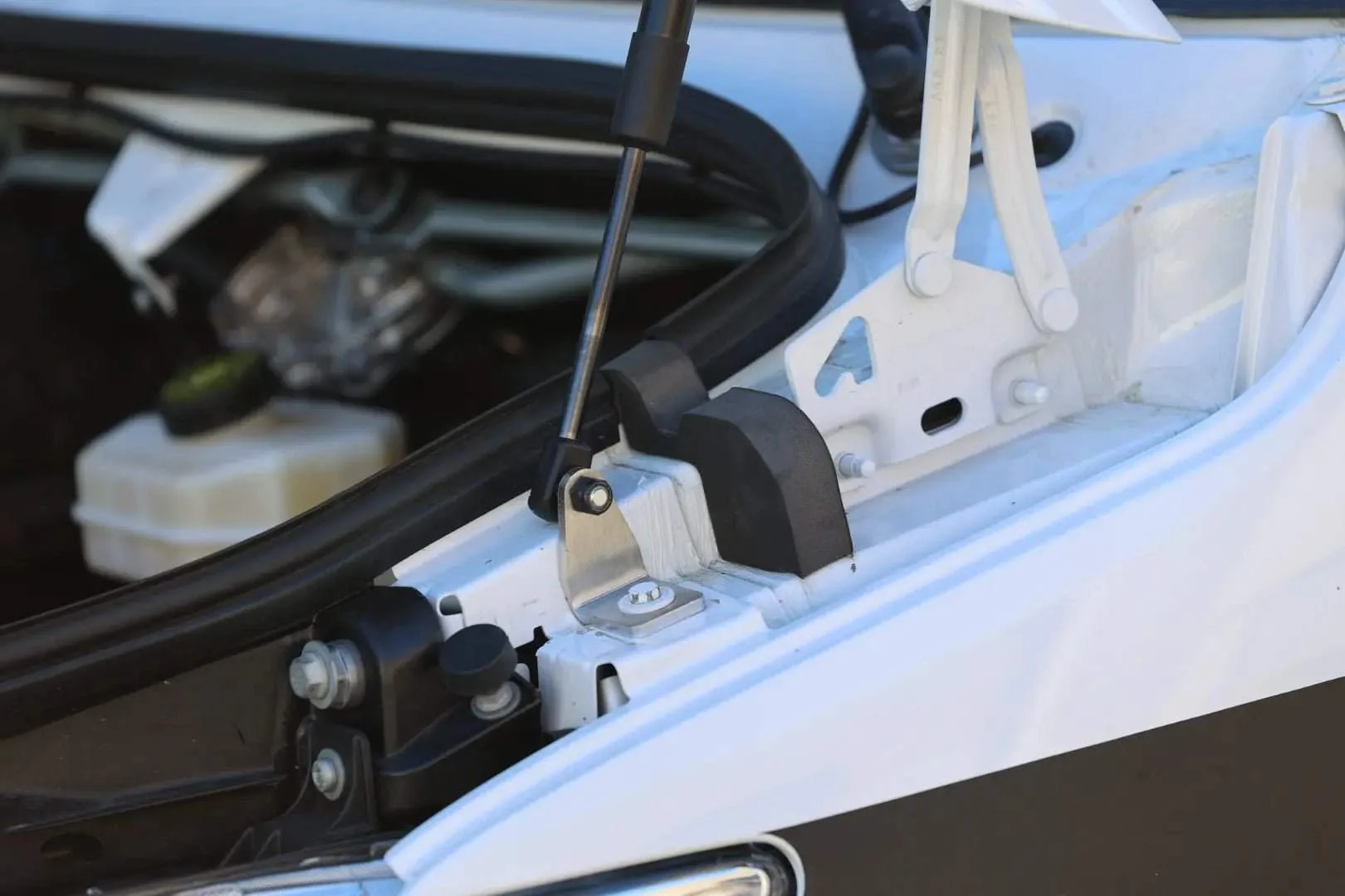 Sprinter Hood Strut Kit - Image 4