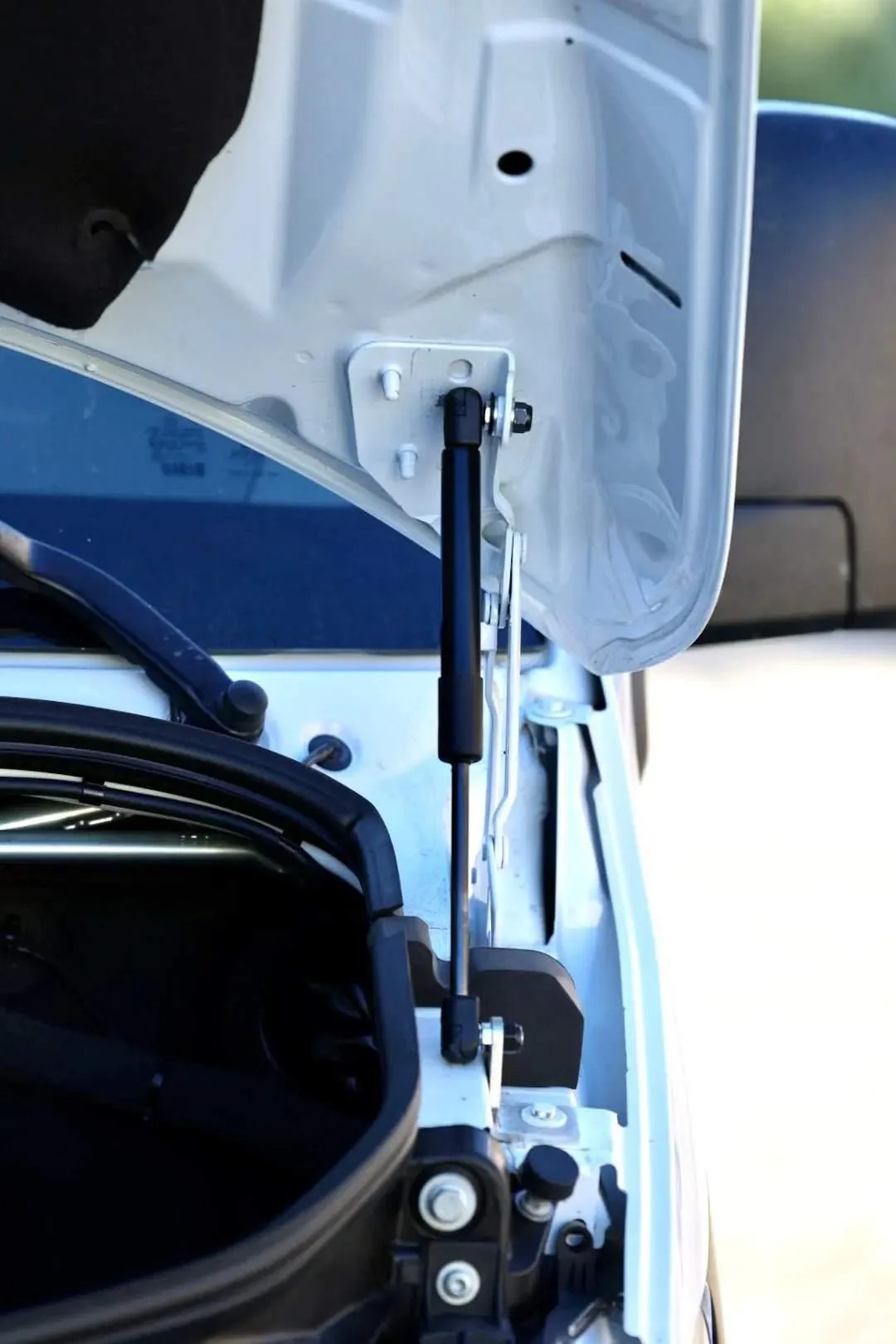 Sprinter Hood Strut Kit - Image 5