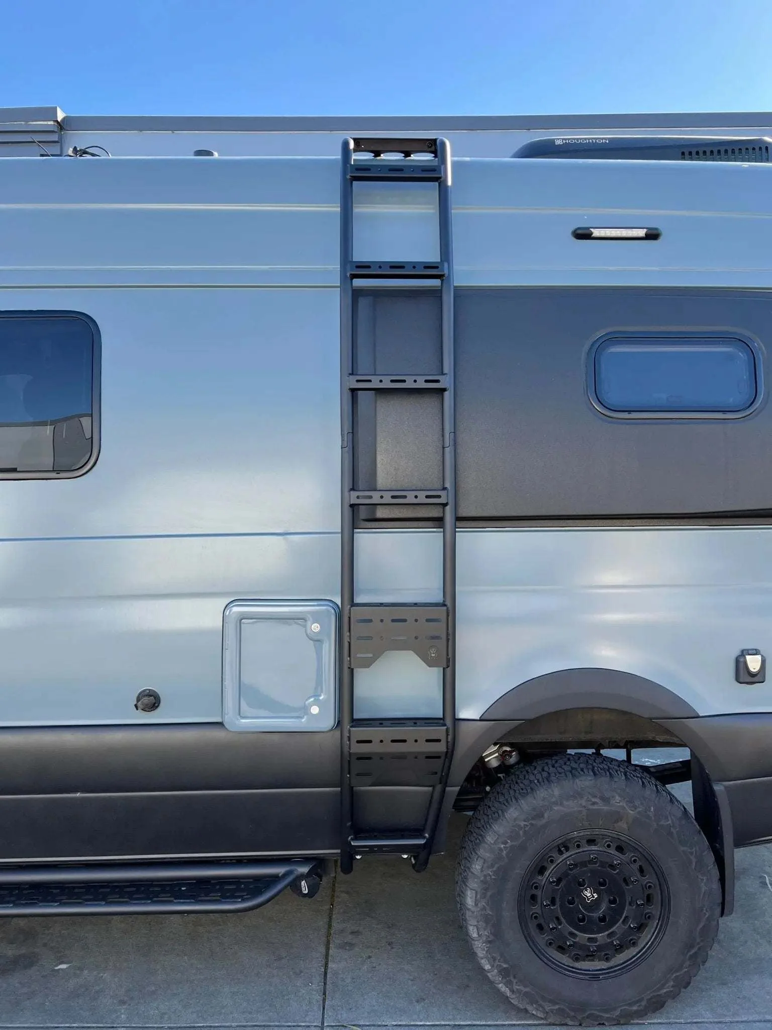 Sprinter Side Ladder : Explorer - Image 4